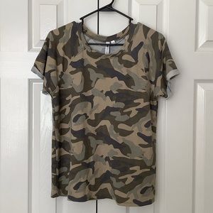 NWT Cable and Gauge Soft Army Camo Tee Green Cuffed Sleeves L